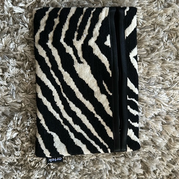 The classic fabric was discovered by Aino Aalto during his European travels - Picture 1 of 1